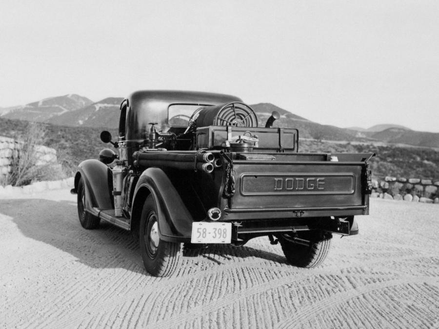  Dodge Model MD 34-Ton Pickup Pumper 1937 года  (фото 2 из 2)